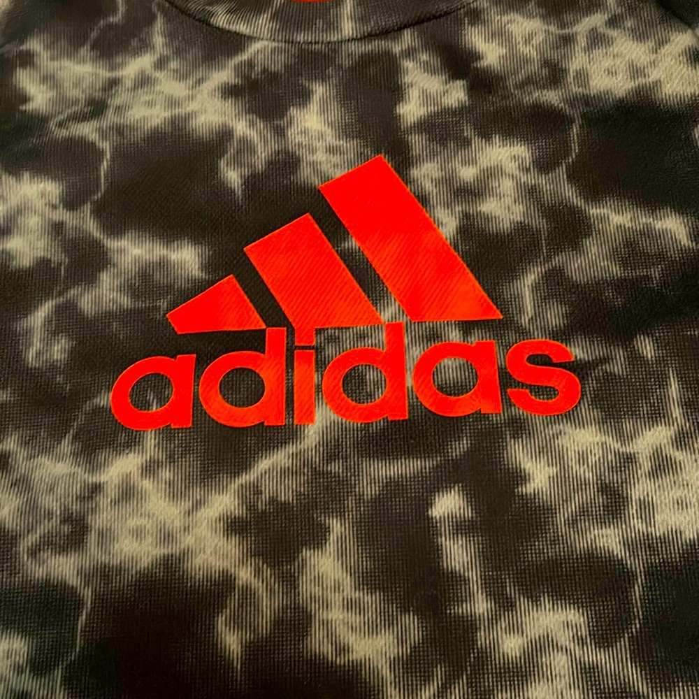 Adidas logo t shirt boys large